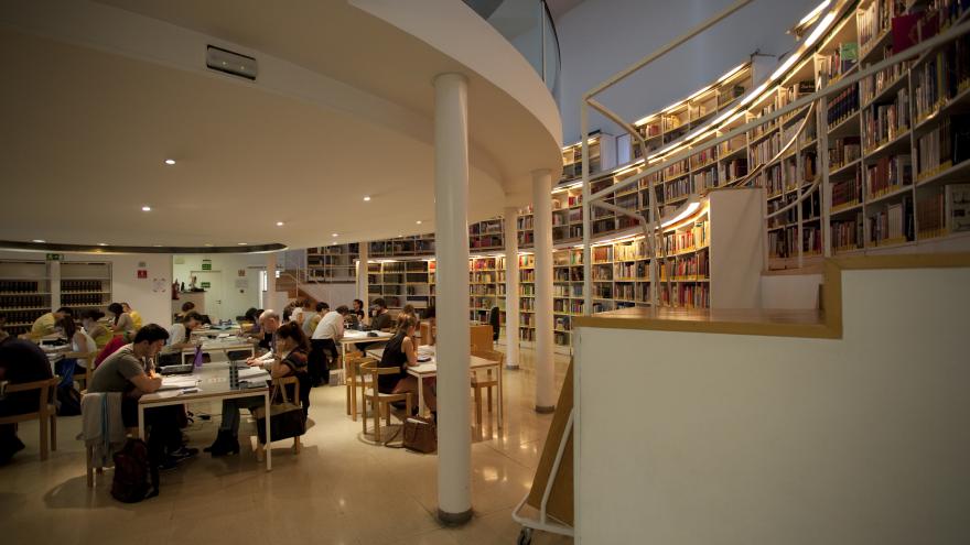 La imagen de una de las bibliotecas de la región