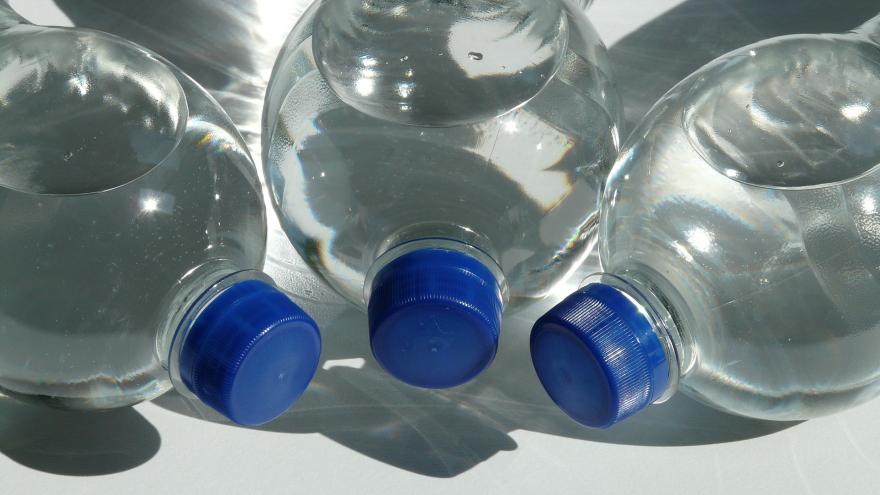 Tres botellas de agua