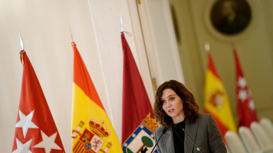 La presidenta hablando en el atril