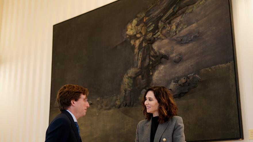 La presidenta junto a Almeida