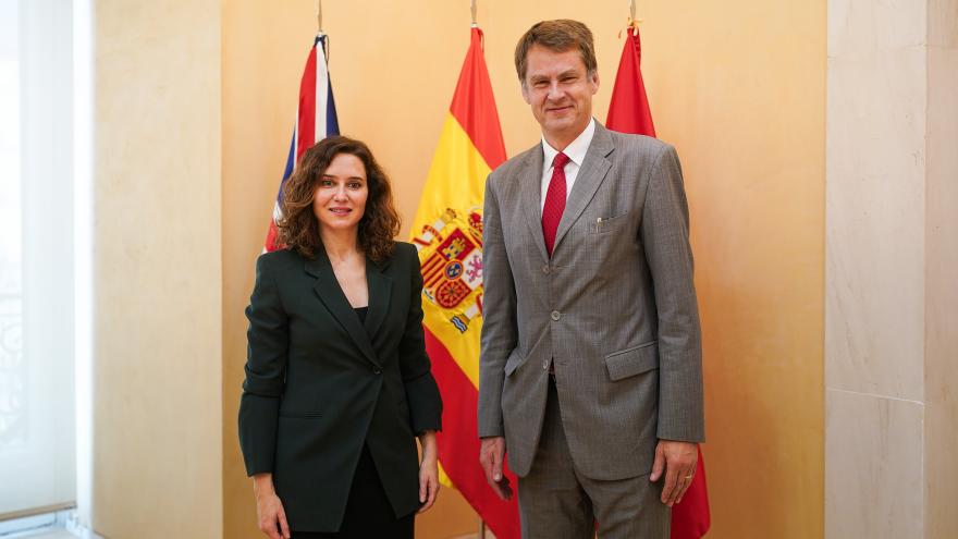 La presidenta junto al embajador 