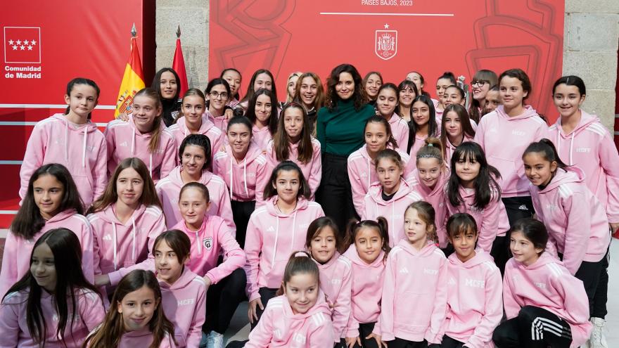 La presidenta con las jugadoras