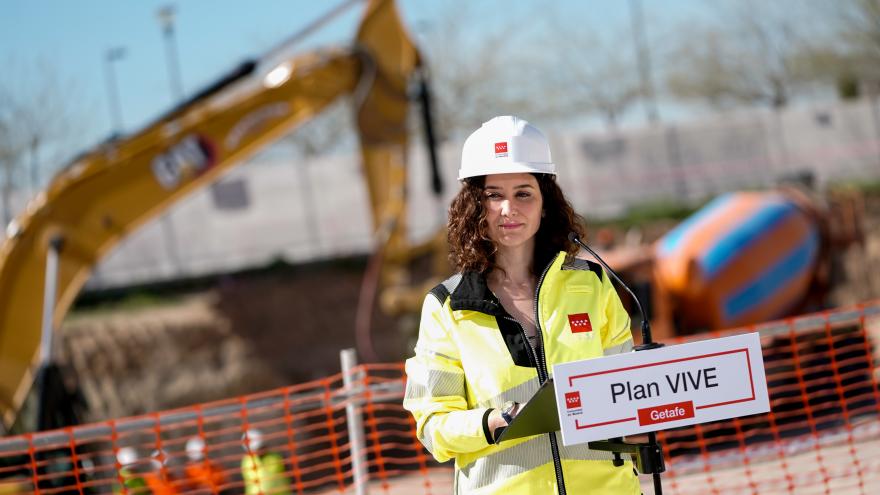 La presidenta durante su intervención en la visita a las obras