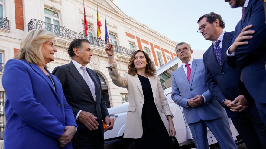 La presidenta durante la entrega de la ambulancia