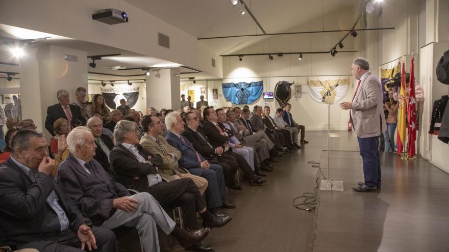 Azulejo en honor del torero Ángel Teruel