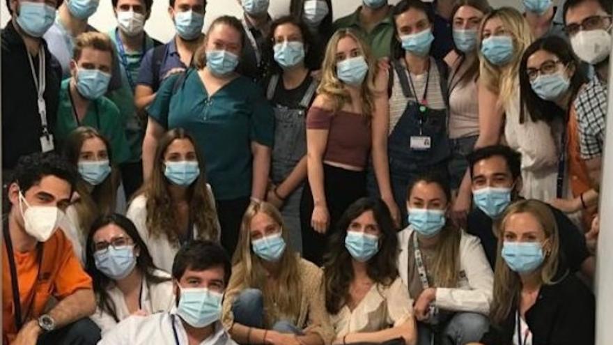 Imagen de grupo de los Médicos Internos Residentes asistentes al curso de Urgencias del Hospital Universitario Ramón y Cajal