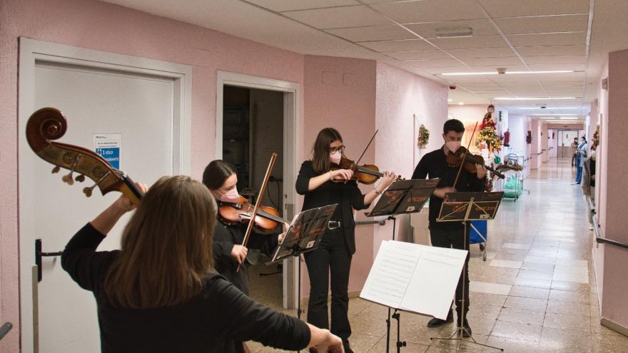 Un momento de la actuación de la Orquesta Filarmónica Cervantina