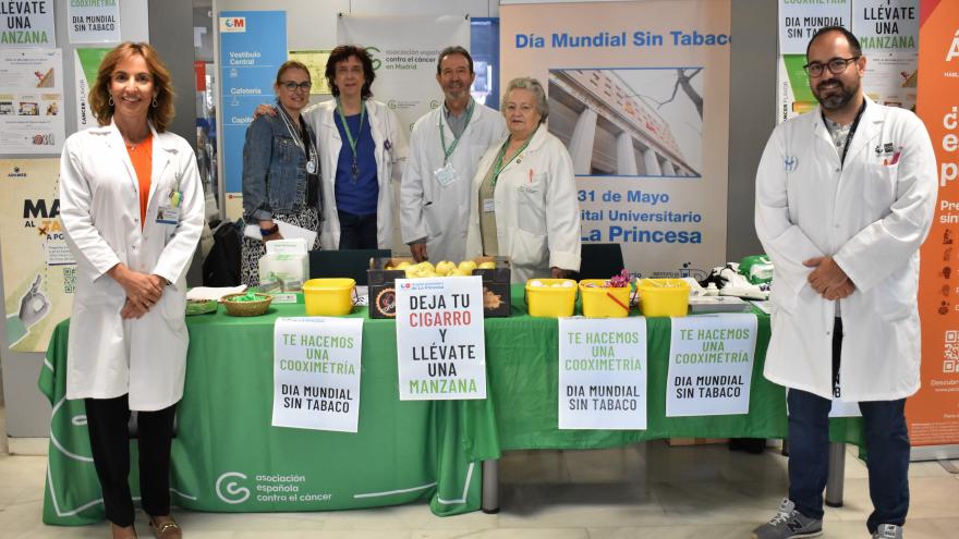 Dirección medica, Unidad de Comunicación y AECC en el Día Mundial Sin Tabaco
