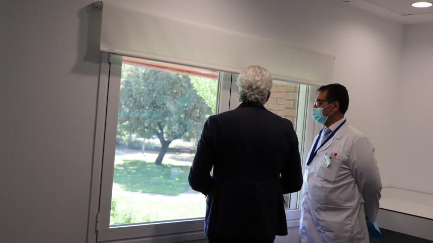 El consejero Ruiz Escudero en su visita al Hospital Virgen de la Poveda 