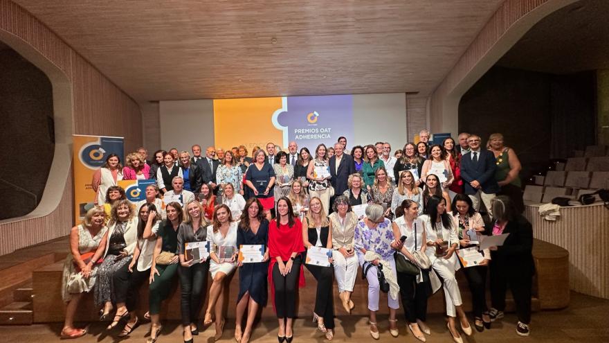 Foto de Familia de los VI Premios OAT Adherencia