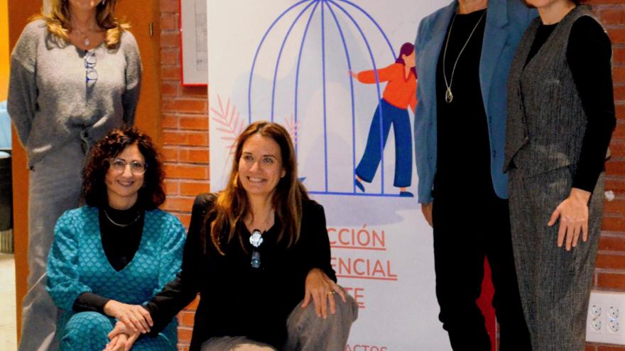 Foto institucional de la jornada, con la gerente de Atención Primaria