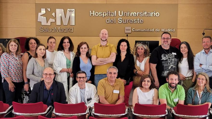 personas posando tras un curso