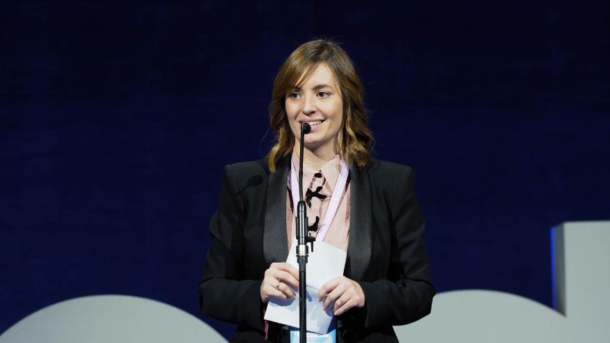 Miriam Salmerón, supervisora de Banco de Sangre, recoge su galardón