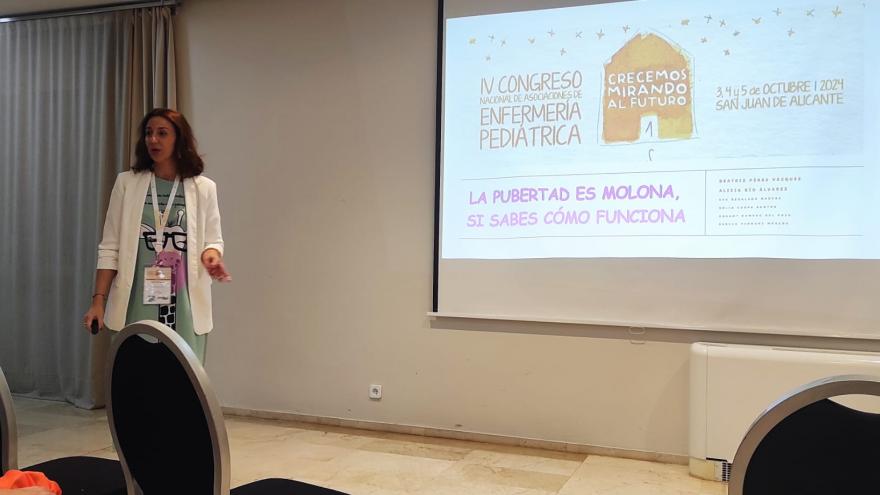 Sanitaria del Centro de Salud Alcalde Bartolomé González explica en el Congreso la comunicación