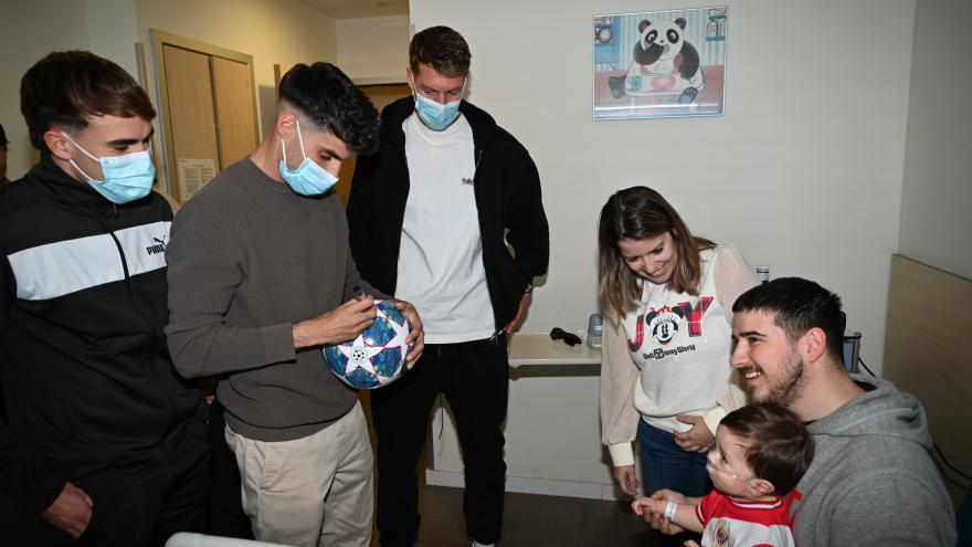 Visita jugadores Rayo Vallecano Hospital Infanta Leonor
