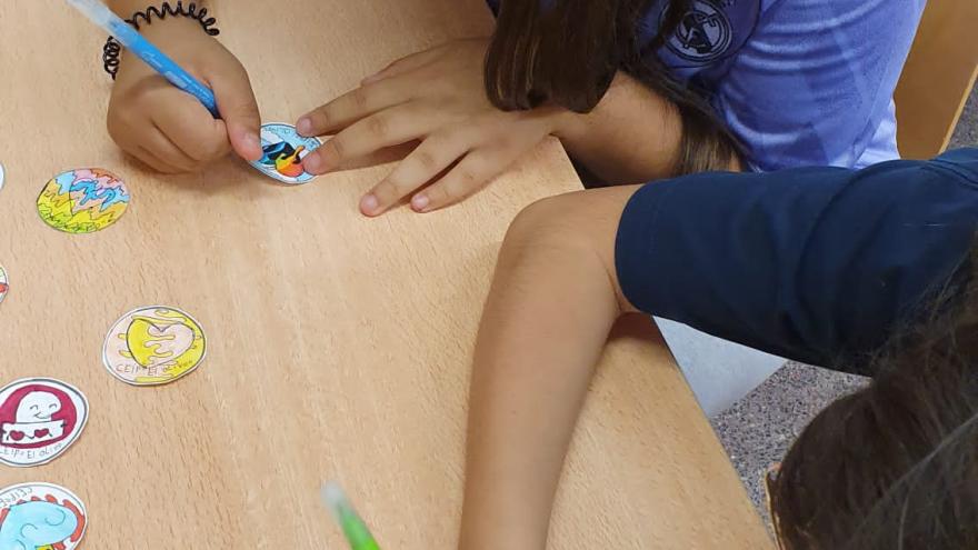 Students make gifts for donors