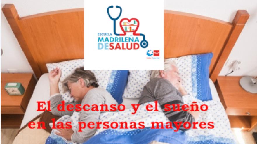 Señora y señor mayores durmiendo en una cama y texto del video