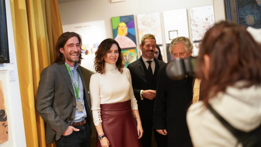 La presidenta Isabel Díaz Ayuso en el Salón de Arte Moderno de Madrid