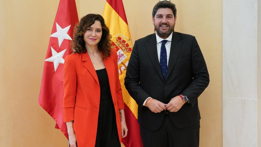 La presidenta Isabel Díaz Ayuso con el presidente de Murcia Fernando López-Miras