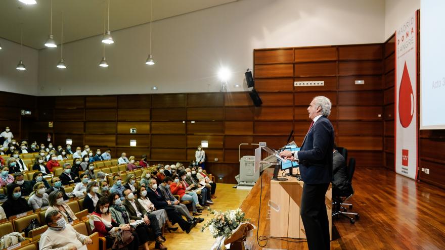 El consejero durante su intervención desde el atril