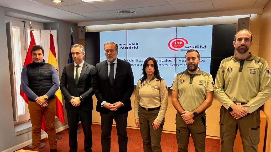 El consejero Enrique López durante la reunión