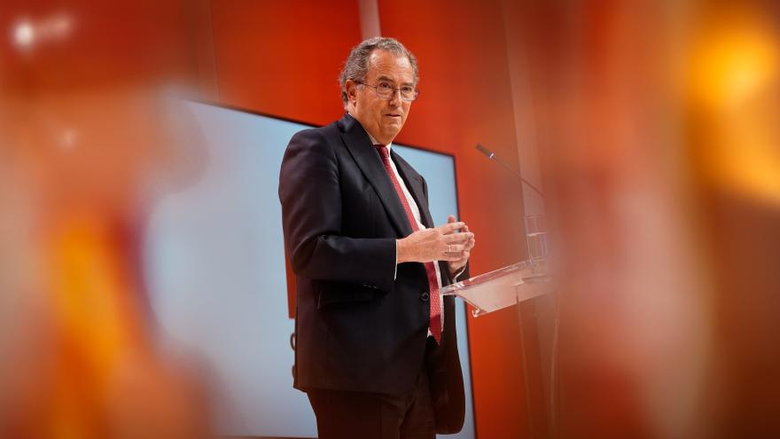 El portavoz Enrique Ossorio durante la rueda de prensa