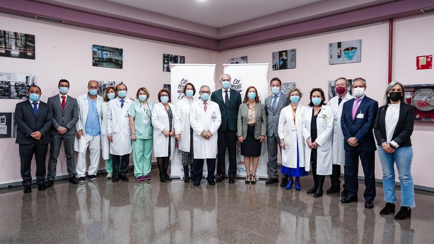 El consejero de Sanidad, Enrique Ruiz Escudero, acompañado del equipo que impulsa la campaña