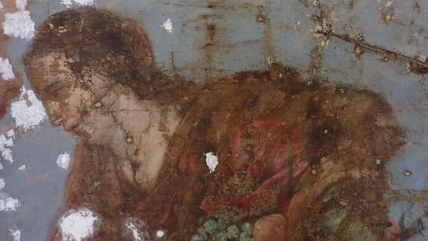 imagen de un lienzo pictórico en detalle durante su restauración
