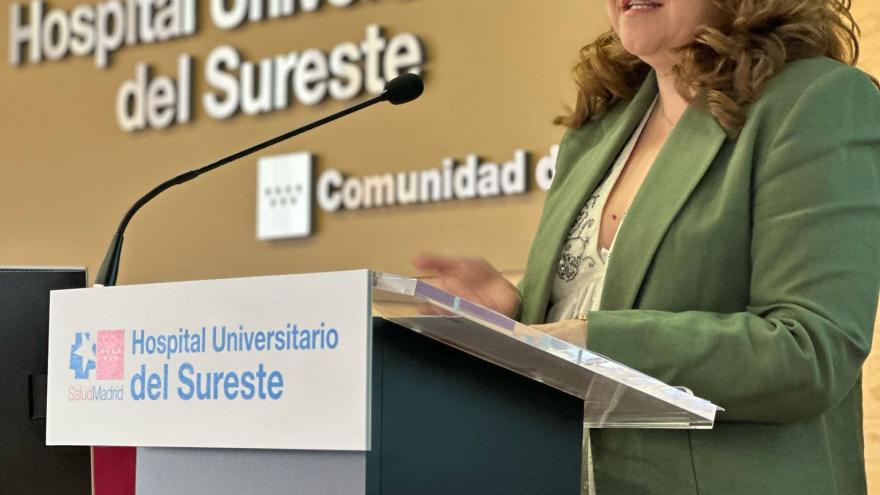 Consejera de Sanidad, Fátima Matute, en atril durante la clausura del acto