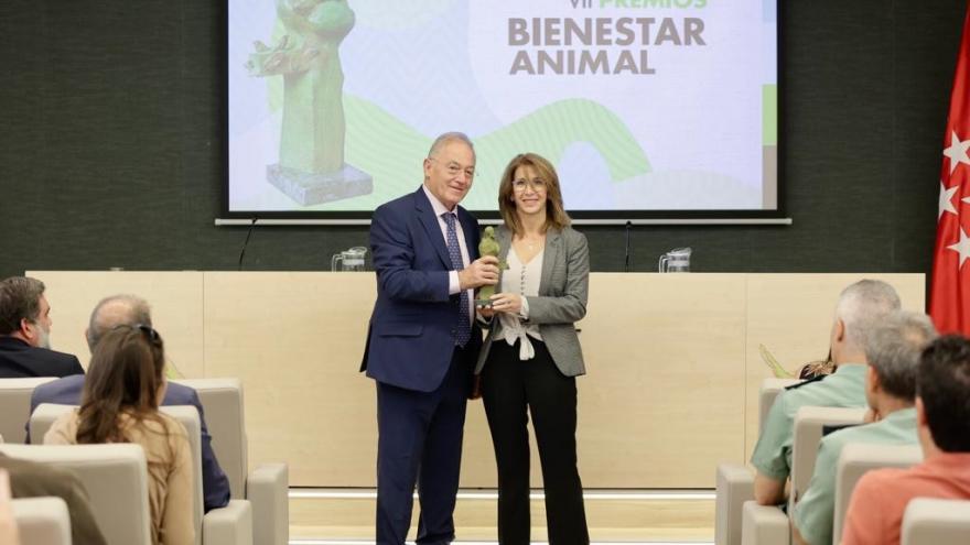 la gerente con el presidente del Colegio