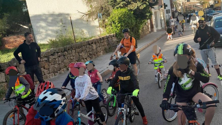 Hoyo de Manzanres en bici al cole