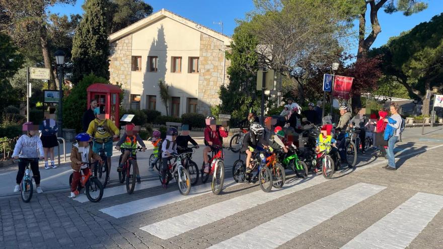 Hoyo de Manzanres en bici al cole