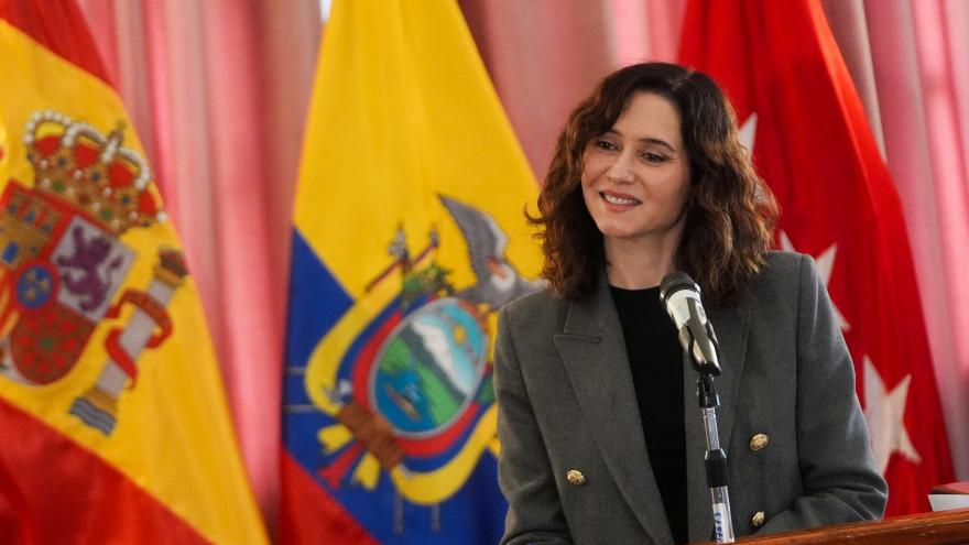 Díaz Ayuso firma en Quito la acreditación profesional de ecuatorianos en Madrid para “atraer grandes profesionales a su otra casa”