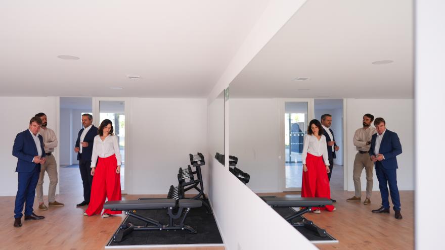 Díaz Ayuso ha visitado una nueva promoción de 354 viviendas del Plan VIVE de alquiler asequible en Tres Cantos La presidenta Isabel Díaz Ayuso