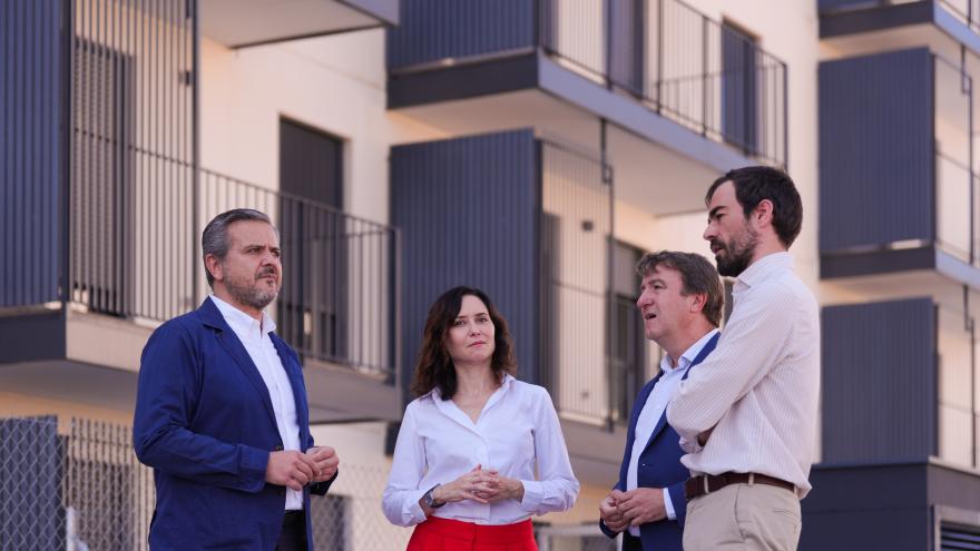 Díaz Ayuso ha visitado una nueva promoción de 354 viviendas del Plan VIVE de alquiler asequible en Tres Cantos La presidenta Isabel Díaz Ayuso