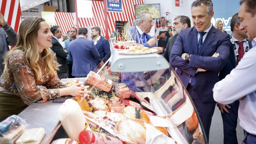 El consejero en el evento