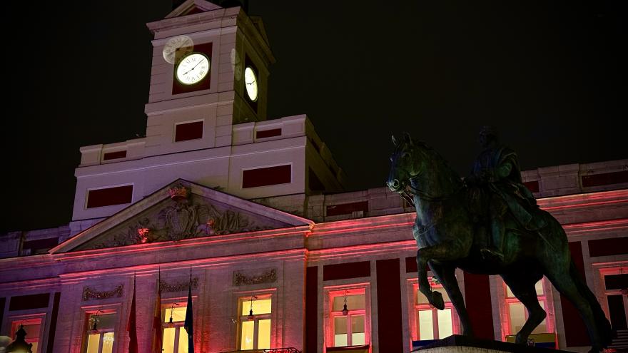 La Comunidad de Madrid ilumina la Real Casa de Correos con los colores de la bandera de España para conmemorar la Fiesta Nacional La Real Casa de Correos