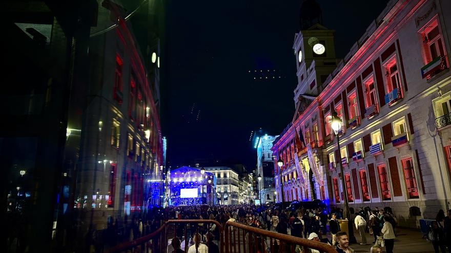 La Comunidad de Madrid ilumina la Real Casa de Correos con los colores de la bandera de España para conmemorar la Fiesta Nacional La Real Casa de Correos