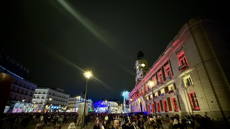 La Comunidad de Madrid ilumina la Real Casa de Correos con los colores de la bandera de España para conmemorar la Fiesta Nacional La Real Casa de Correos