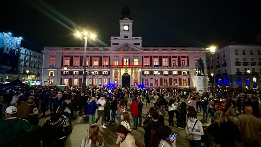La Comunidad de Madrid ilumina la Real Casa de Correos con los colores de la bandera de España para conmemorar la Fiesta Nacional La Real Casa de Correos