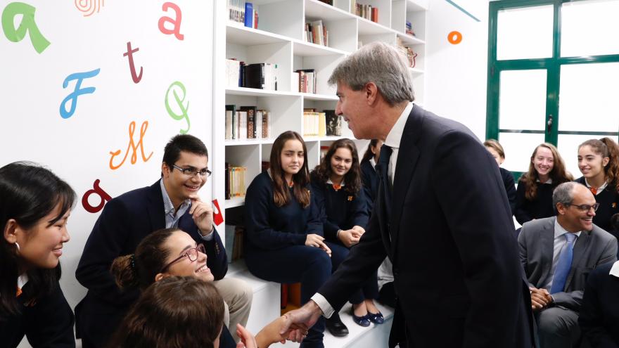 El presidente regional, Ángel Garrido, visita el colegio Nazaret Oporto, un centro concertado que oferta estudios de Bachillerato