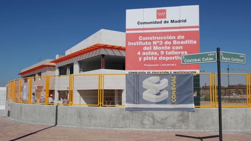 Obras de construcción del nuevo instituto bilingüe Isabel la Católica  en Boadilla del Monte 