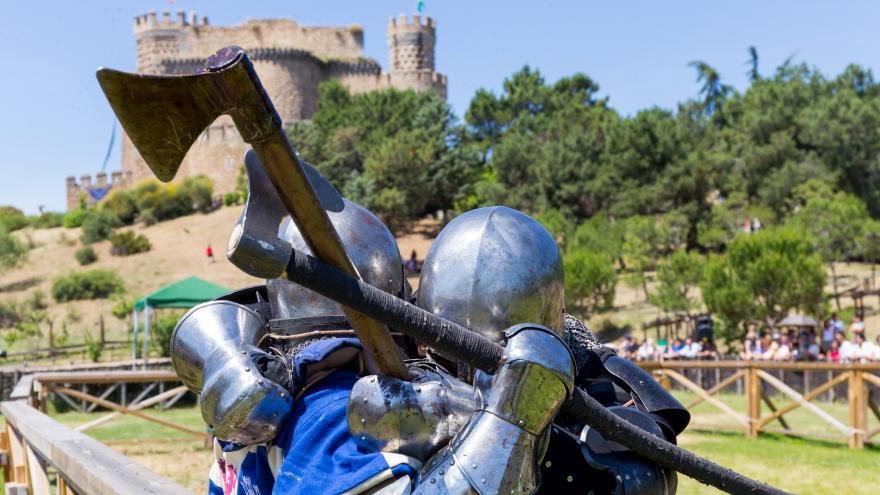 Imagen de un momento del espectáculo de combates medievales en Manzanares El Real
