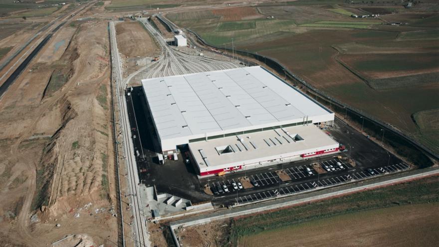 Aerial view of the garage building and the track beach (Loranca garages)