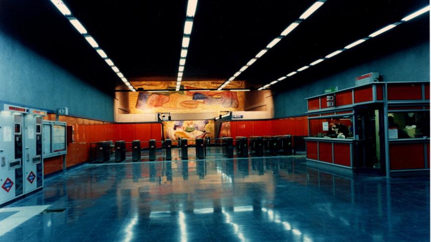 Vestíbulo estación Buenos Aires Vestíbulo estación Buenos Aires con torniquetes, máquinas expendedoras, PCL