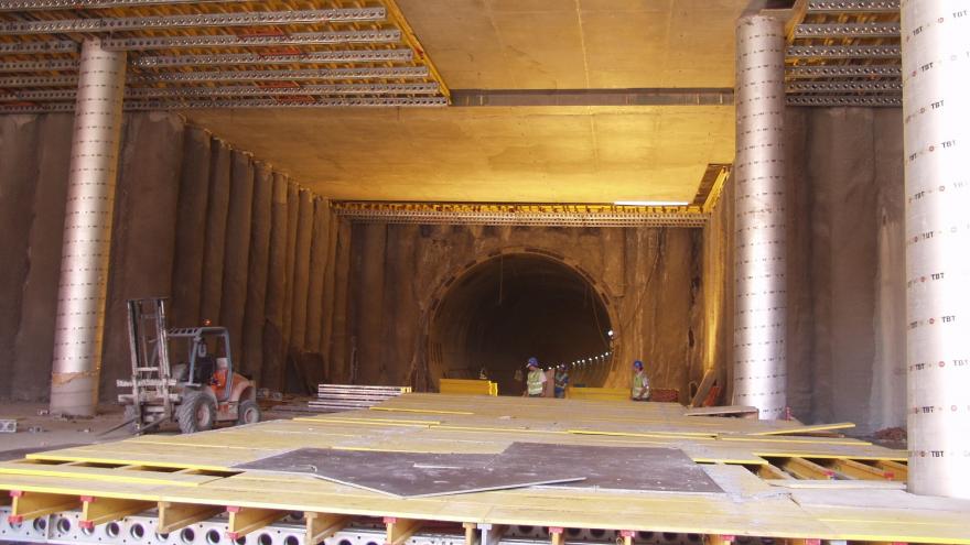 San Cristóbal station under construction