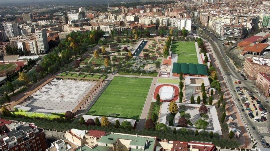 Cifuentes presenta el parque que ocupará las instalaciones de golf de Chamberí