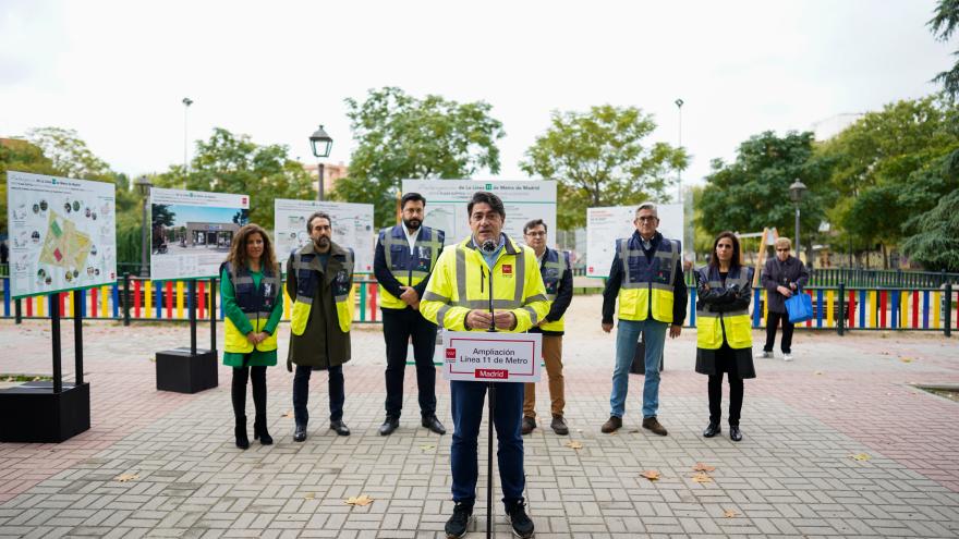 David Pérez durante la visita a las obras de prolongación de la Línea 11 de Metro