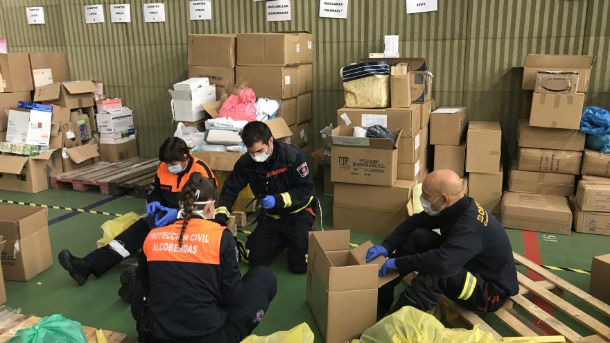 El centro logístico regional canaliza las donaciones de material sanitario