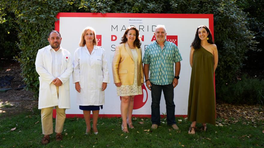 Fátima Matute en un momento de su visita al Centro de Transfusión de la Comunidad de Madrid
